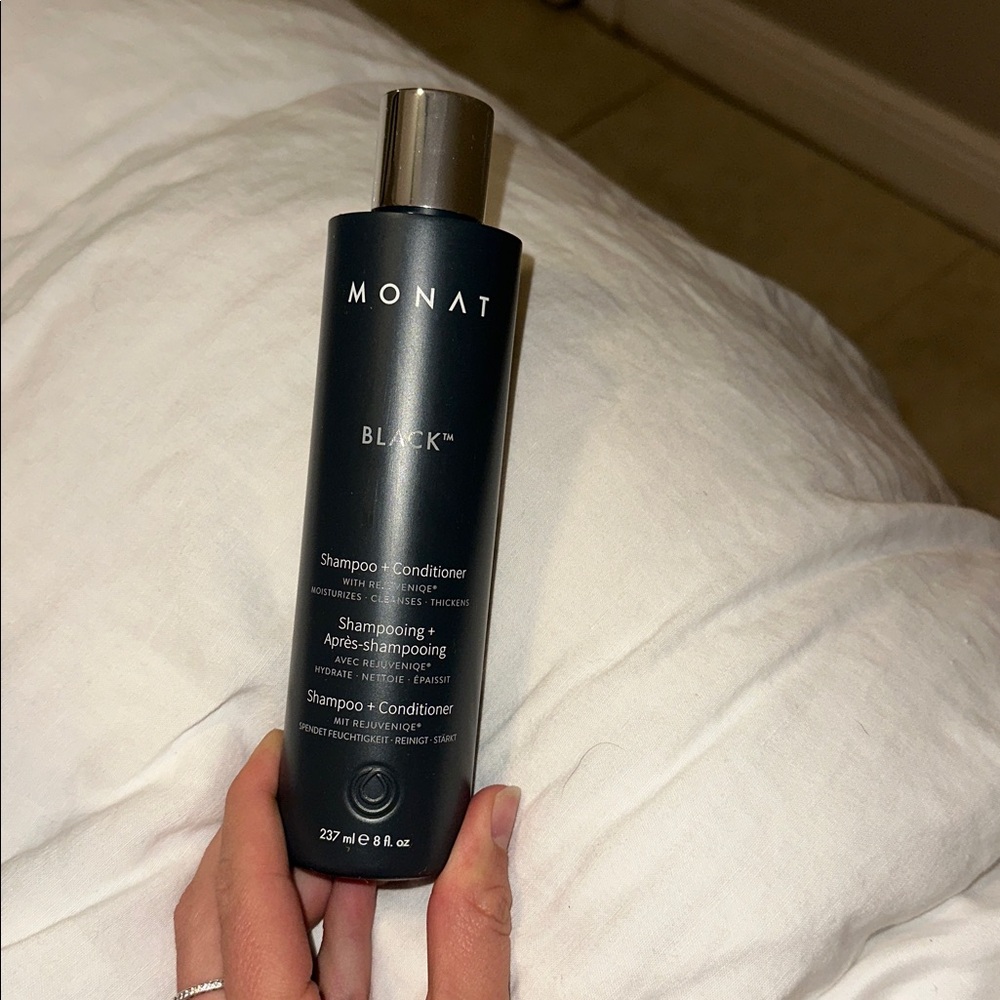 Monat black shampoo